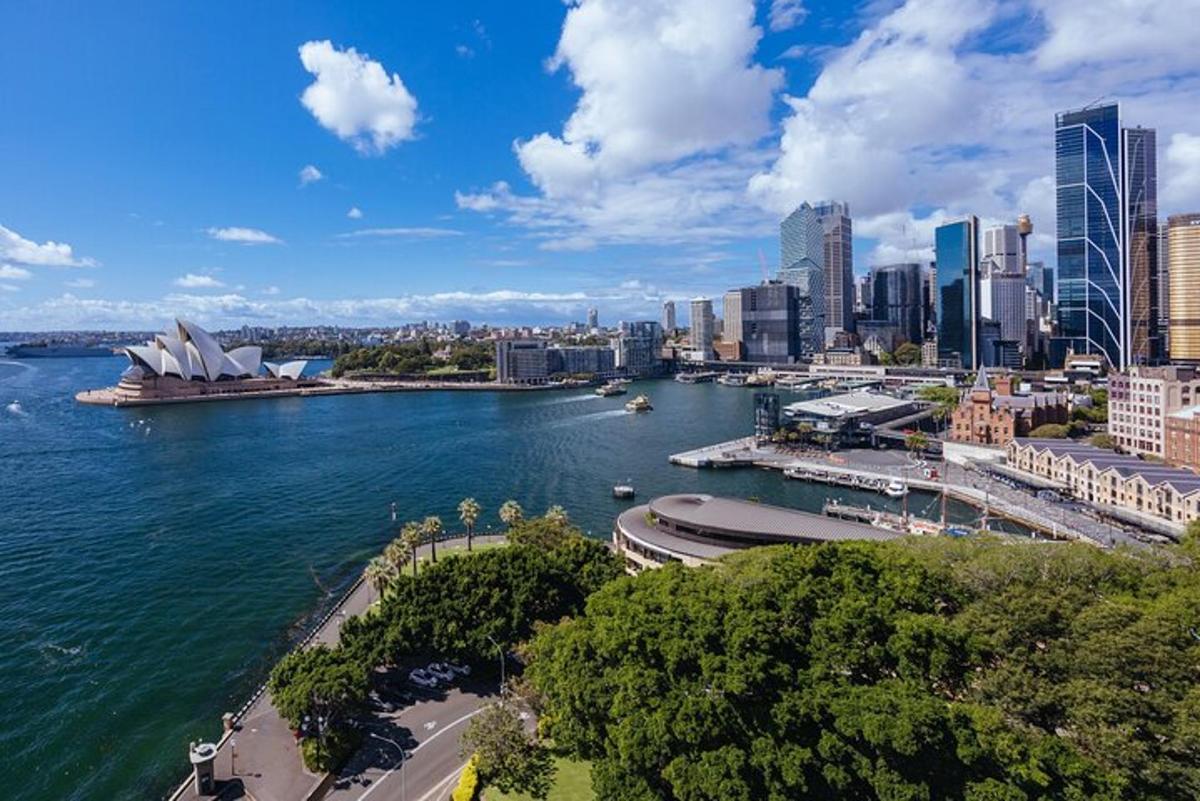 vaade Sydney ooperimajale ja linnale