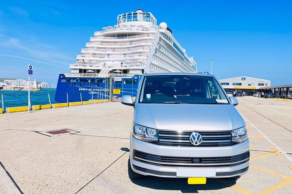 kombi parkiran pred križarko