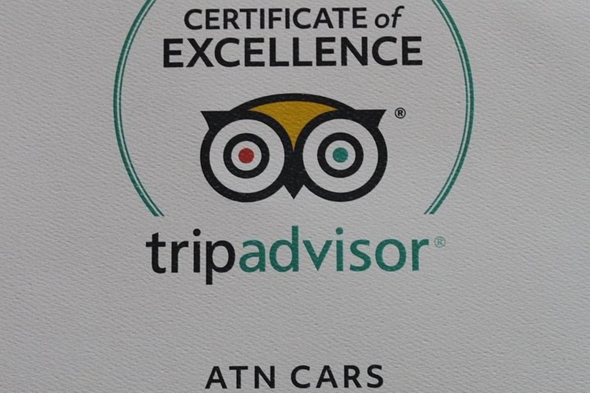un rètol que diu un certificat d'excel·lència en cotxes aeris