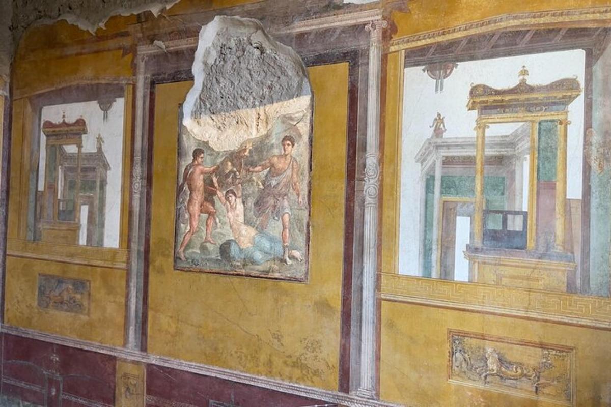 lukisan di sisi dinding sebuah gedung