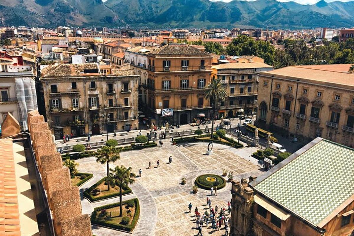 una vista aerea di una città con edifici