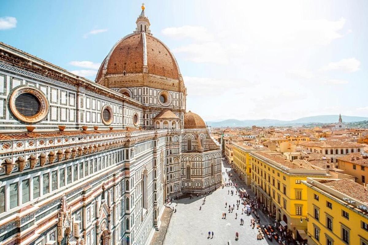 una vista de la ciutat des de dalt d'un edifici