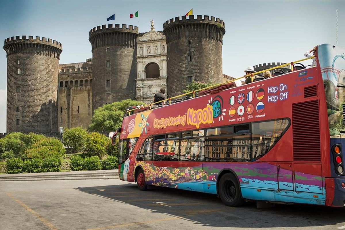 lossi ees pargitud kahekordne buss