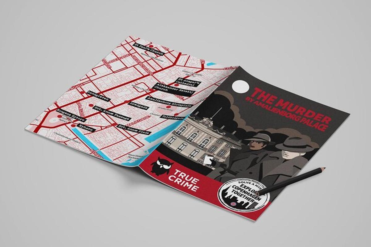 un libro con un mapa encima