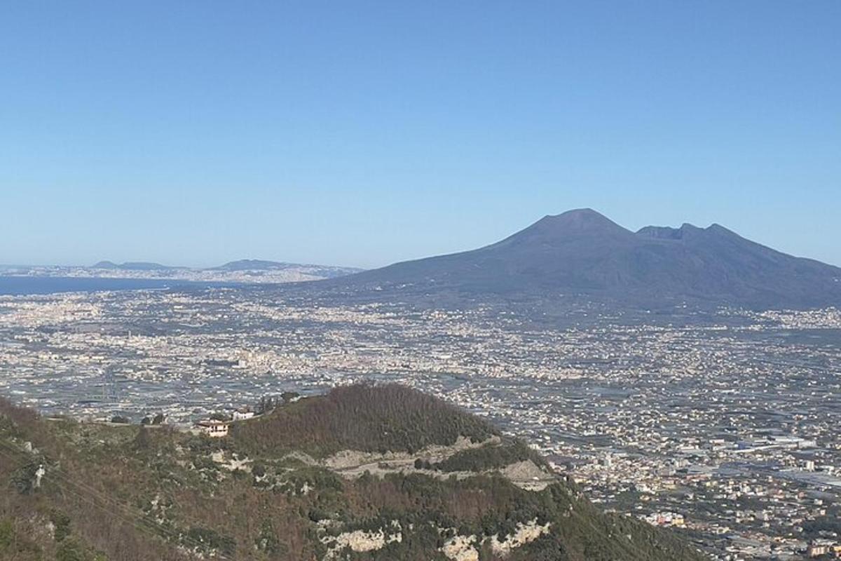 从山顶俯瞰城市