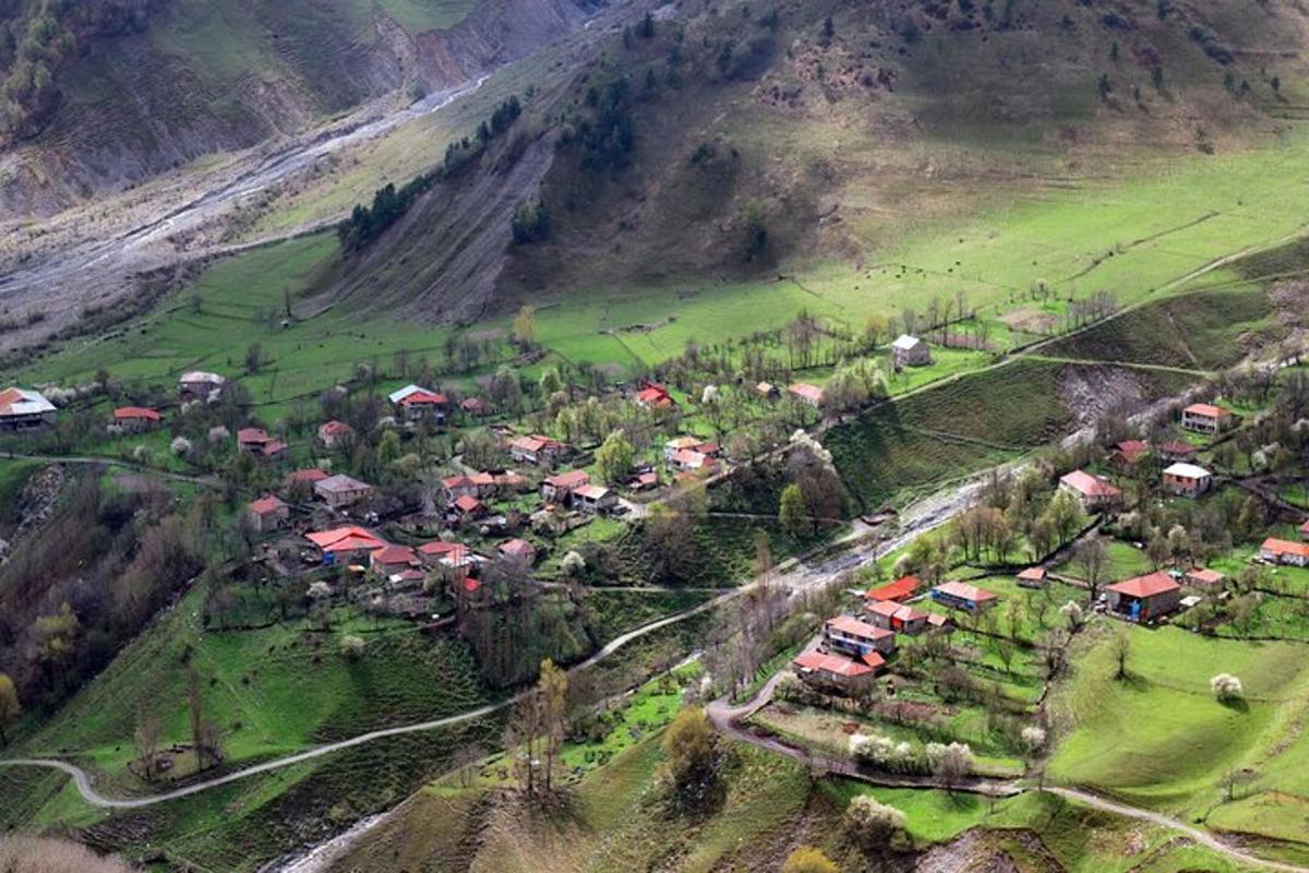 zračni pogled na gorsko vas