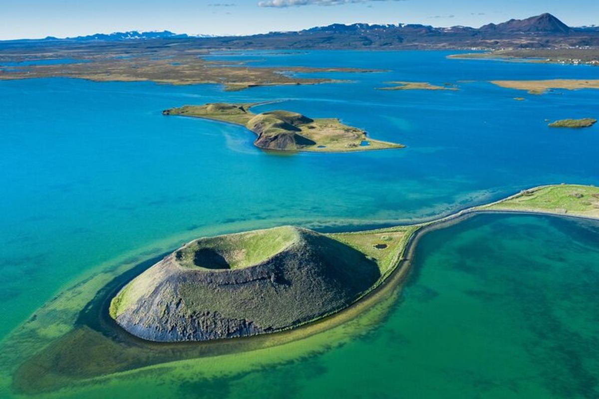eyja í miðjum vatnsból