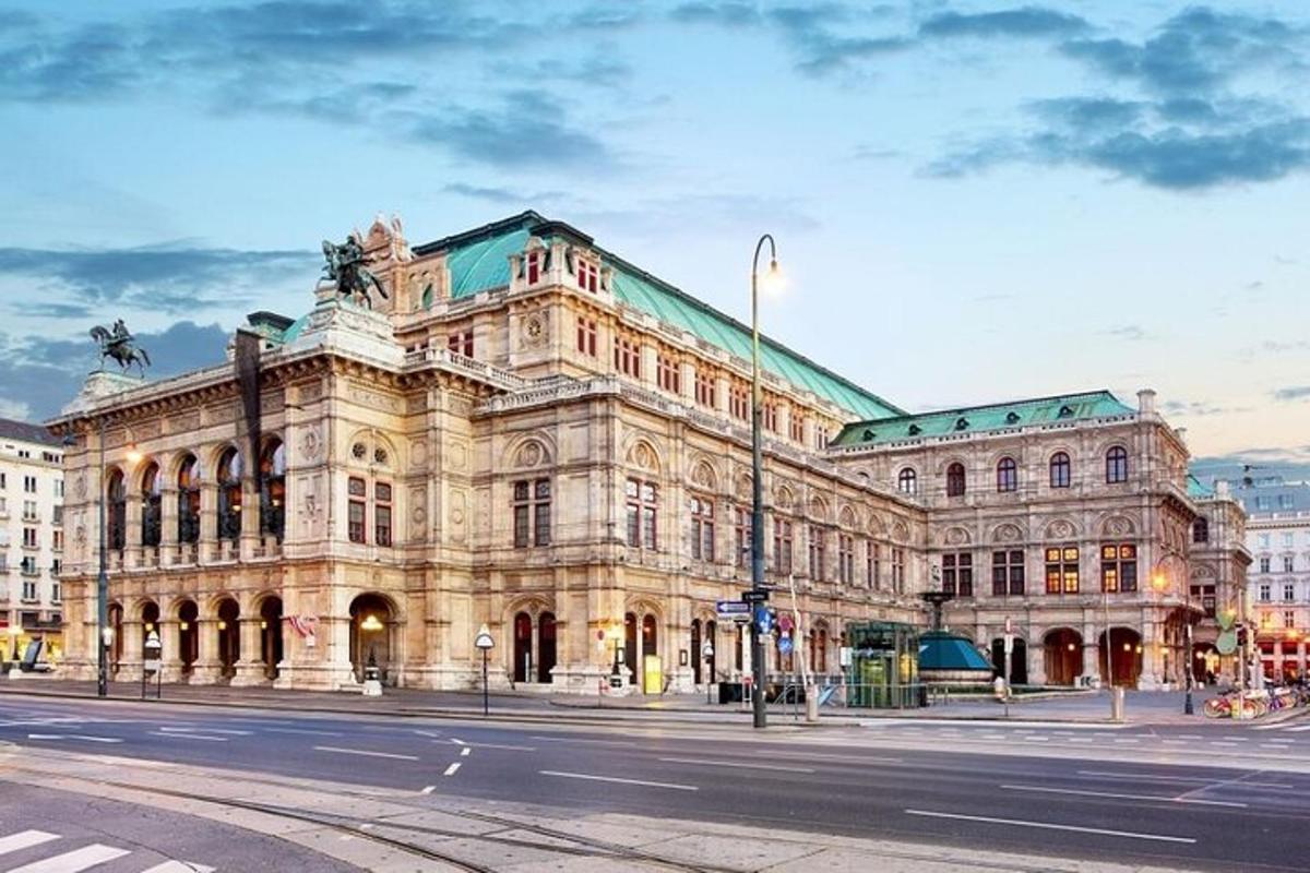 velká budova na rohu ulice