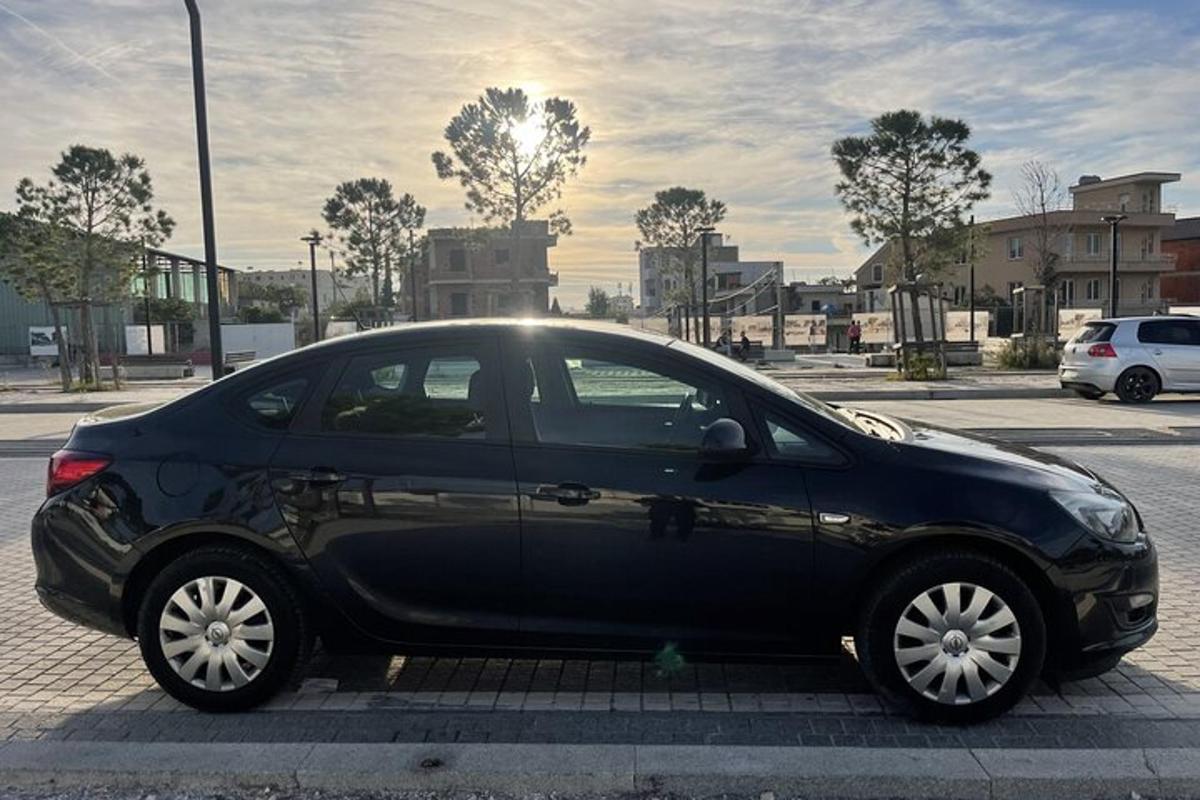 must auto pargitud parklas