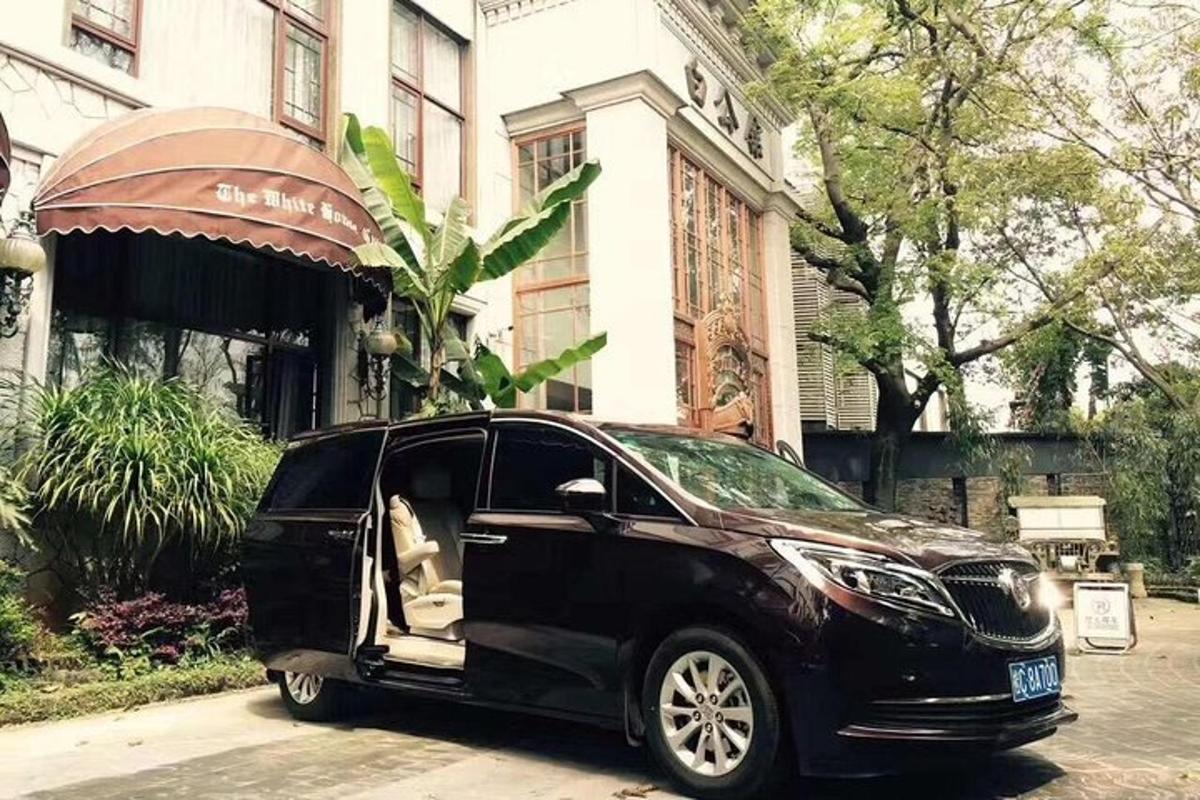 a black car parked in front of a building