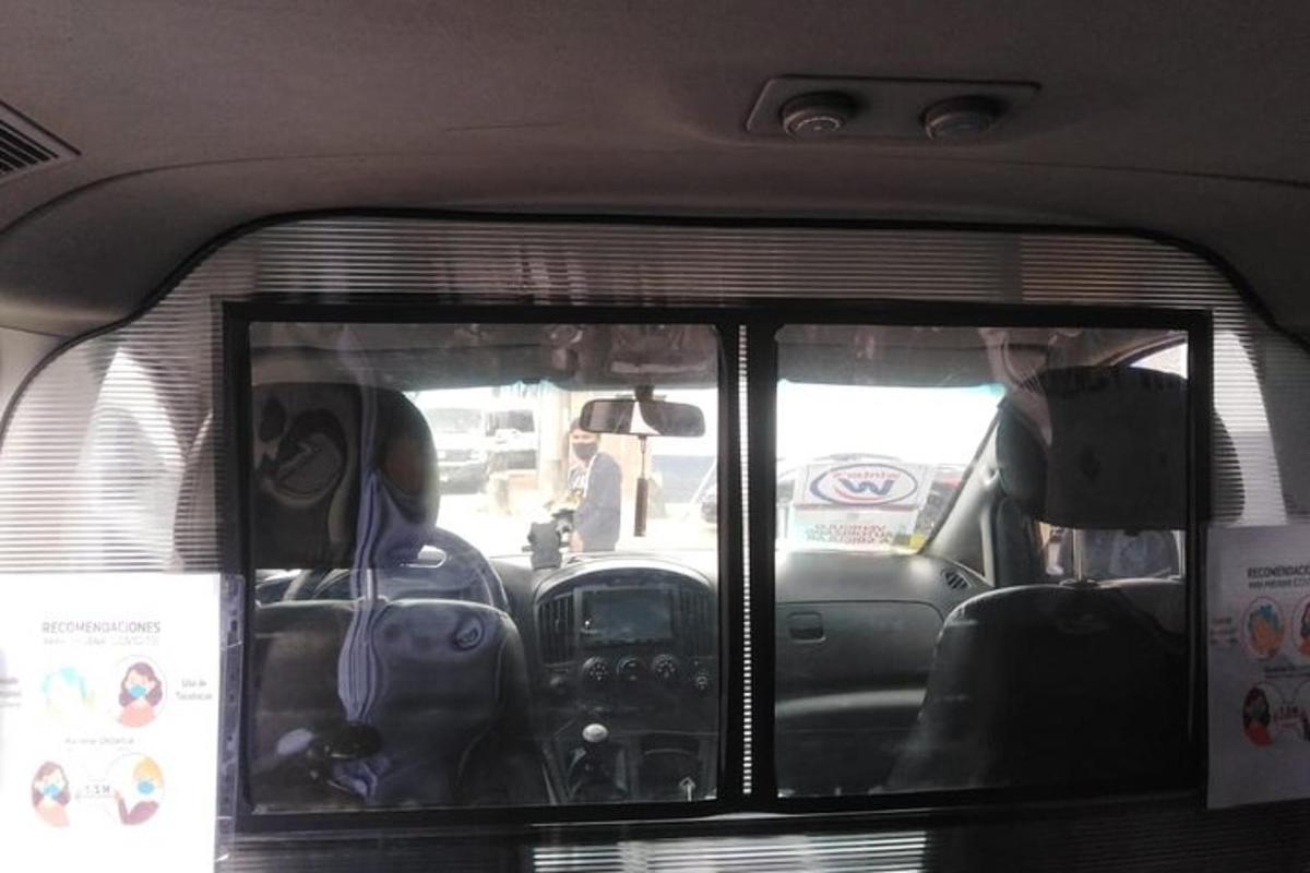 pemandangan tingkap hadapan sebuah bas