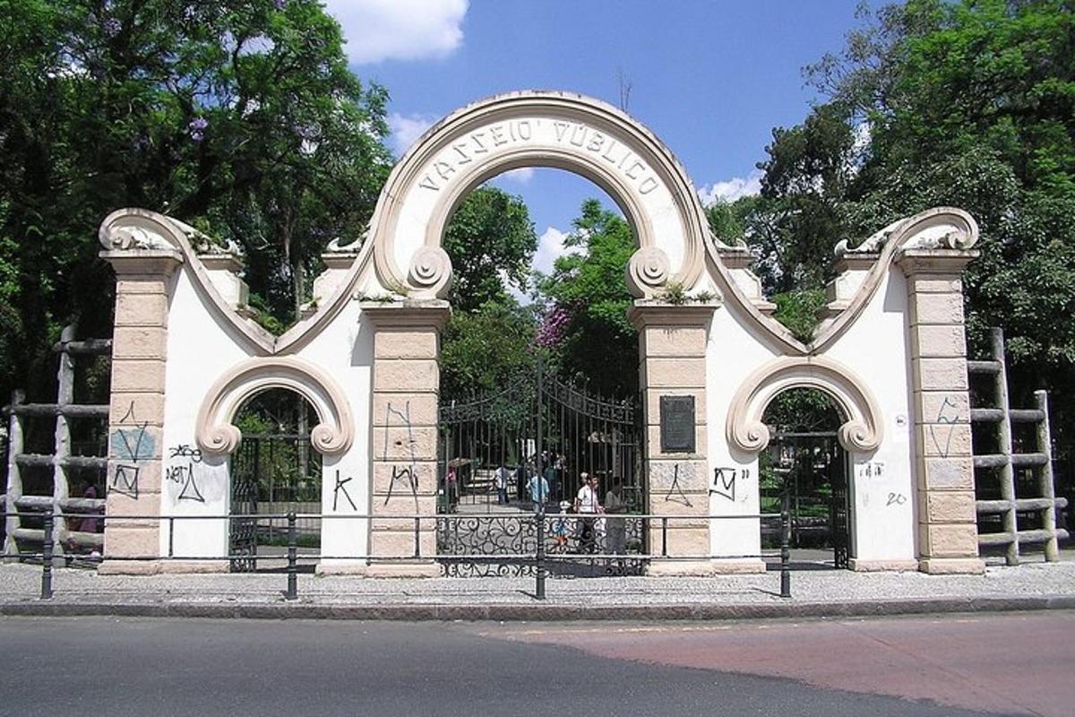 a gate in a park with an arch with the words united statesowment