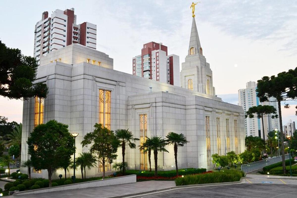 a large white building with a steeple in a city