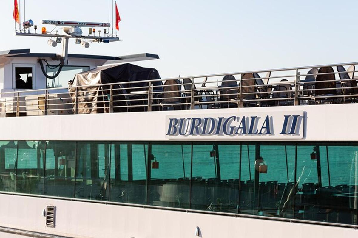 a cruise ship with the words buidaria iv on it