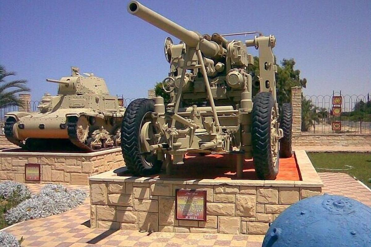 un tanc militar expus într-un muzeu
