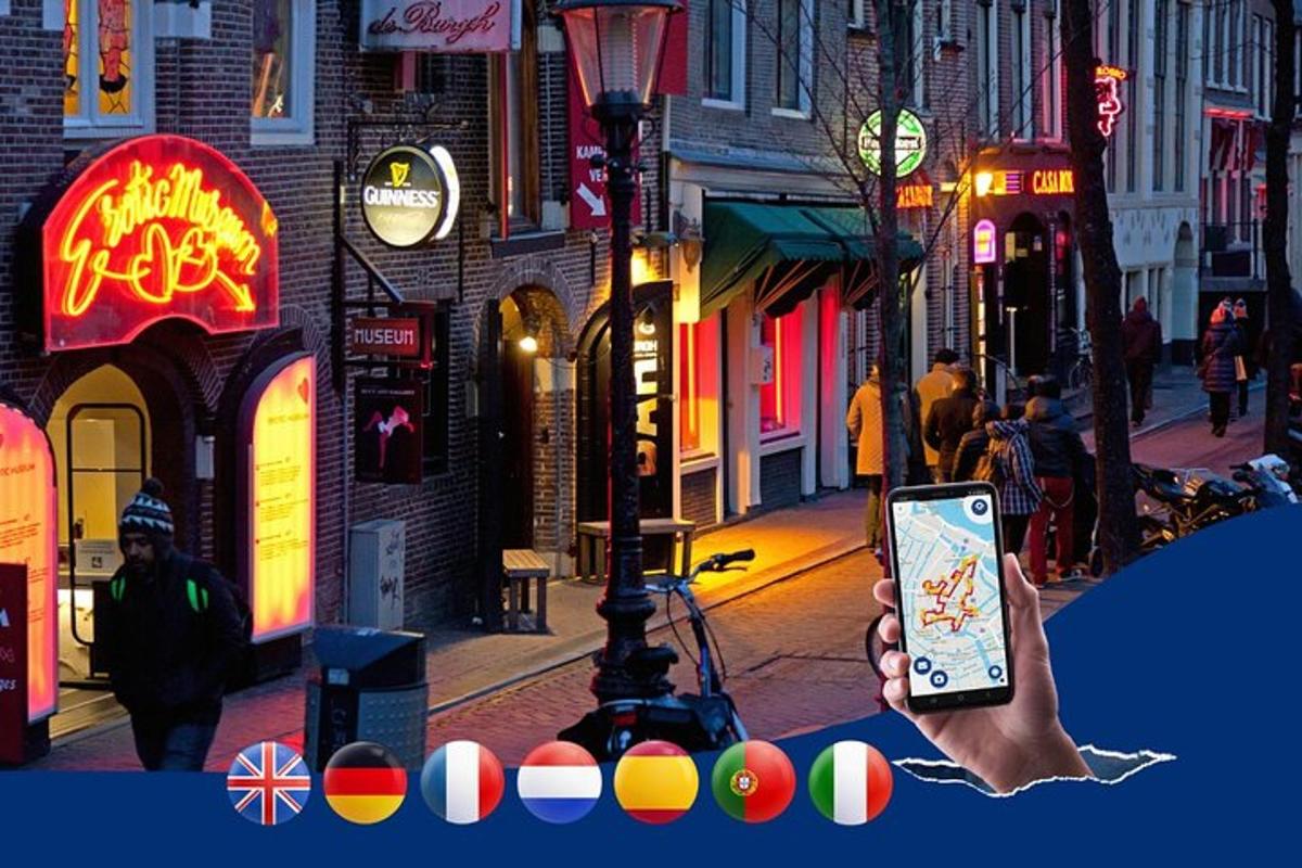 ruka držící mobilní telefon před ulicí