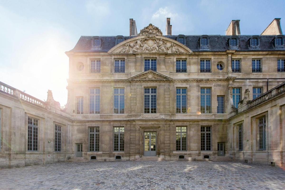 a large building with a lot of windows