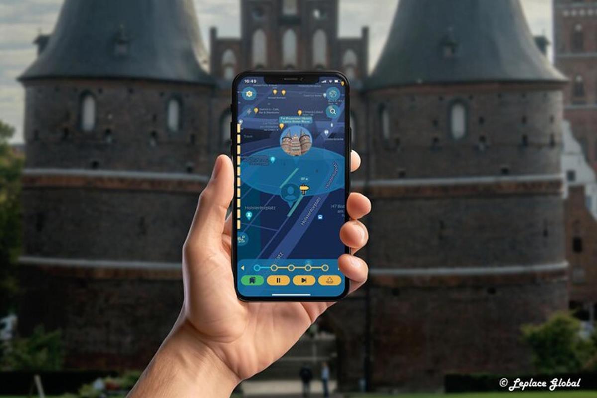 inimene, kes hoiab lossi ees mobiiltelefoni