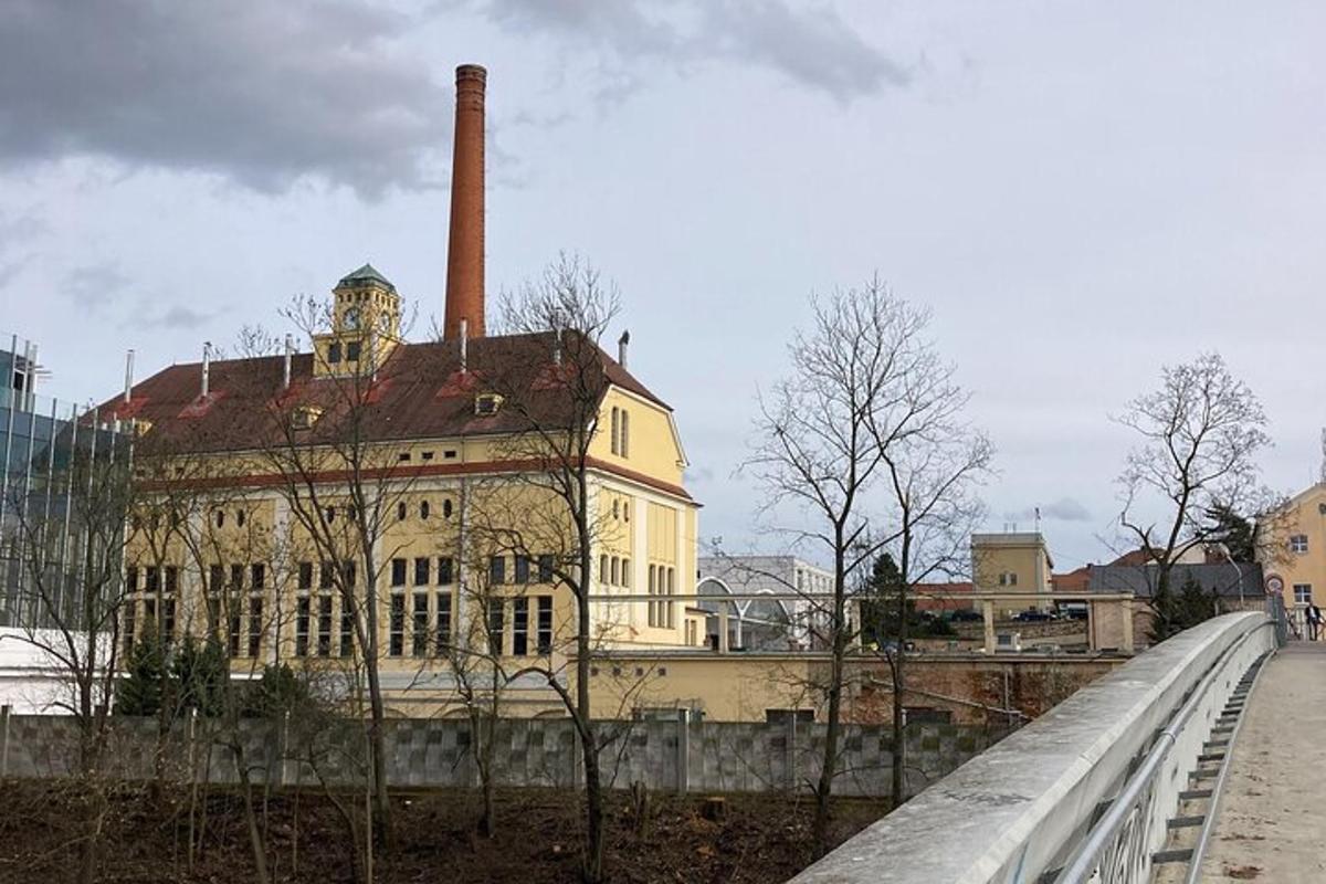 an old building with a chimney on top of it