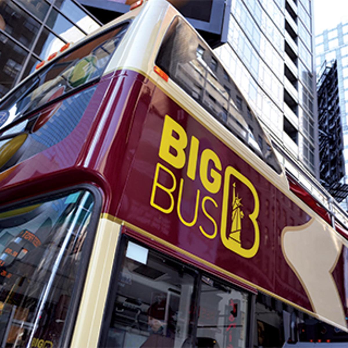 ein roter Doppeldeckerbus mit der Aufschrift „Big Bus“