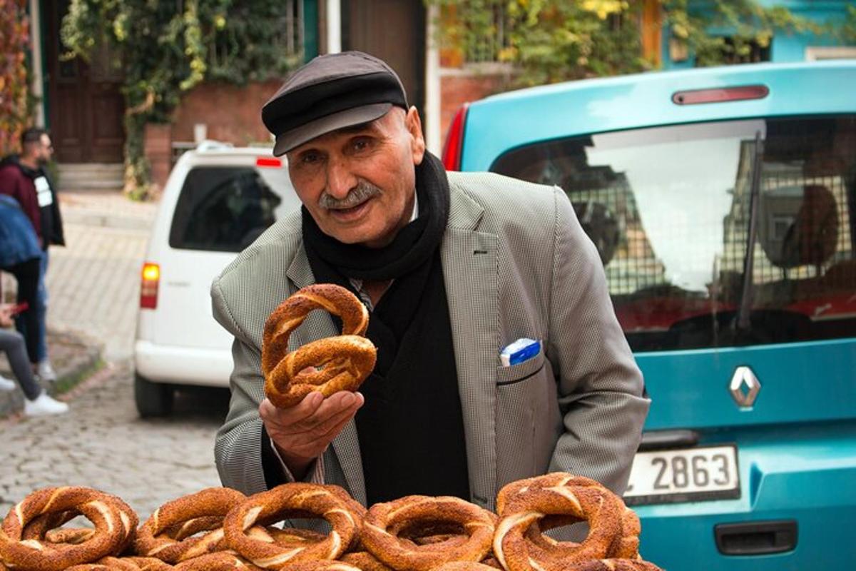 muž drží svazek preclíků