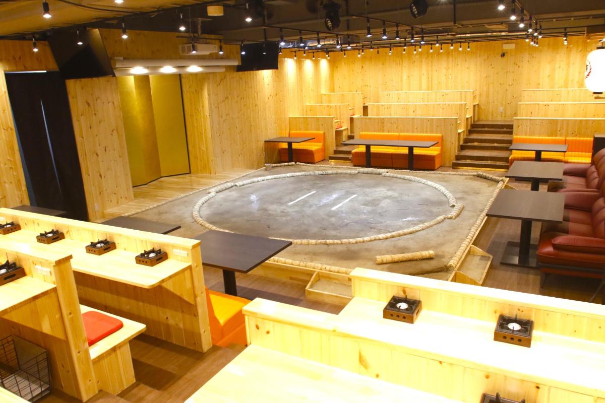 an empty stage with a large circle in the middle