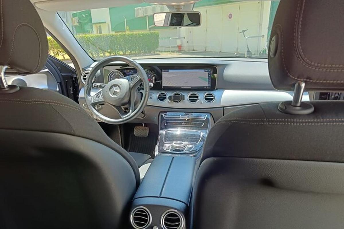 uma visão do painel de um carro