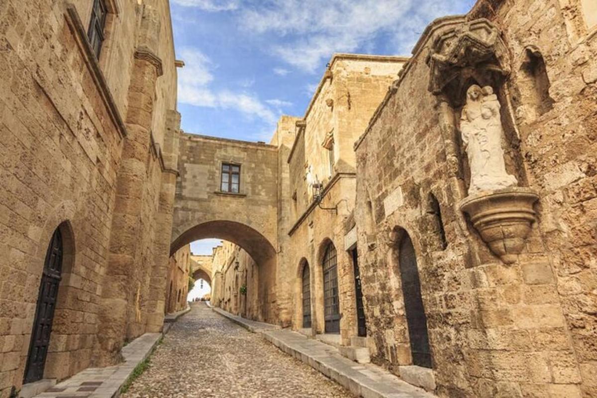 an alley in an old building with an archway