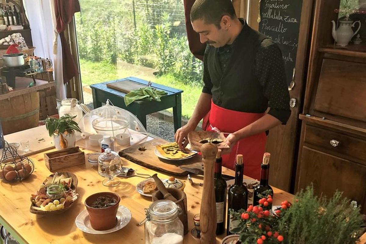žena stojící v kuchyni a připravující jídlo