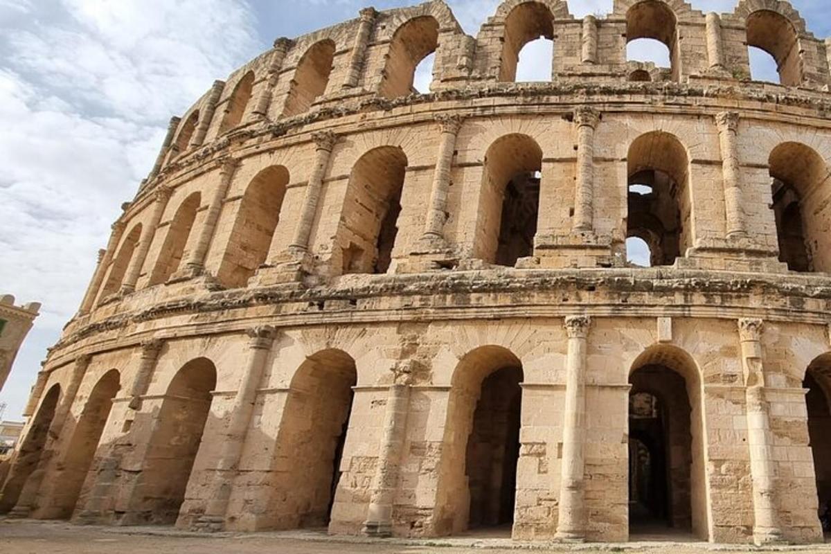 a large amphitheater with many arches on it