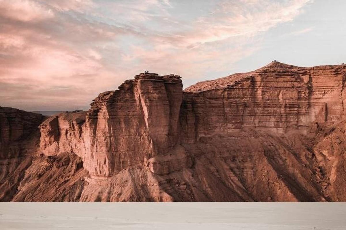 pemandangan ngarai dengan gunung