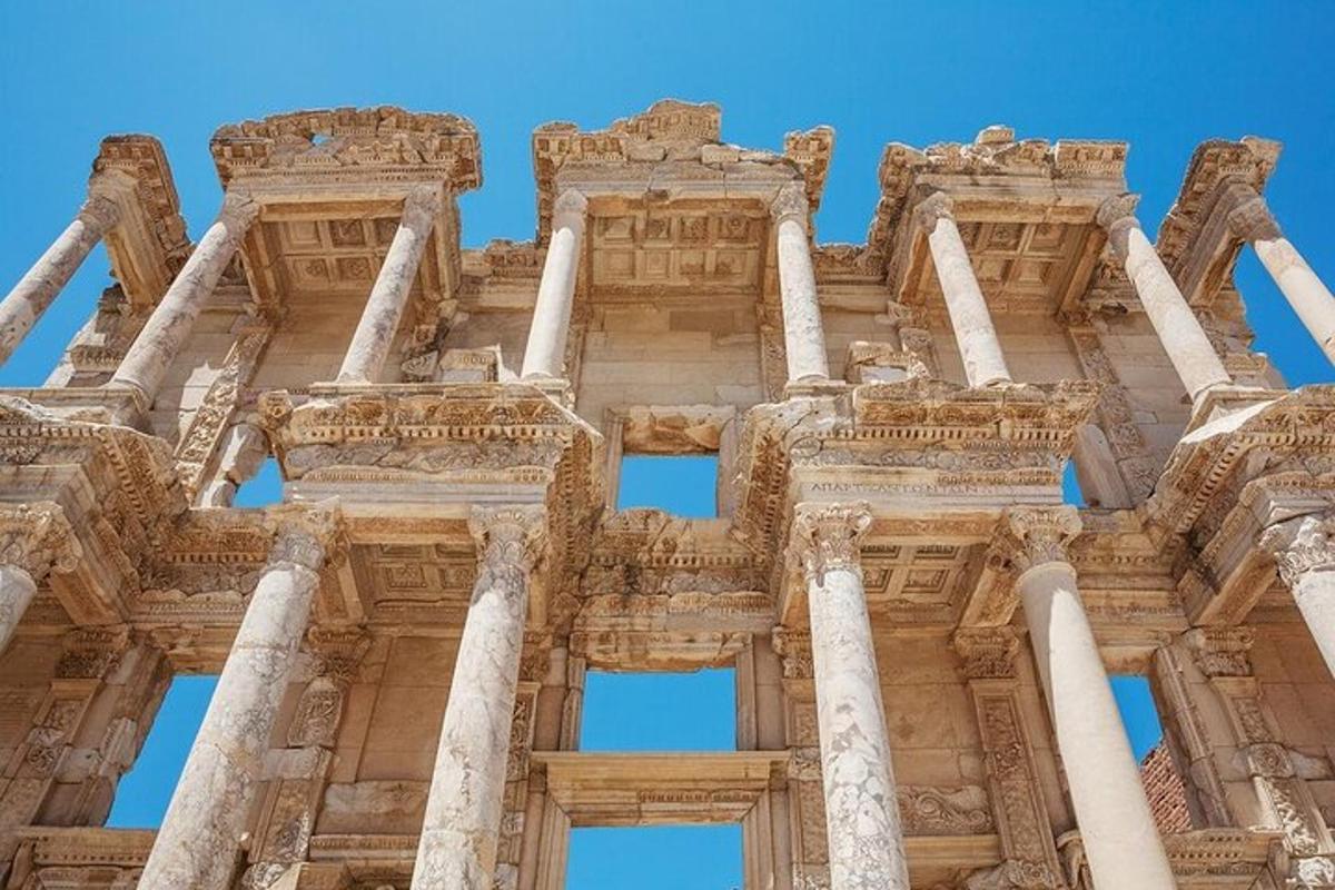 un'immagine della facciata dell'edificio