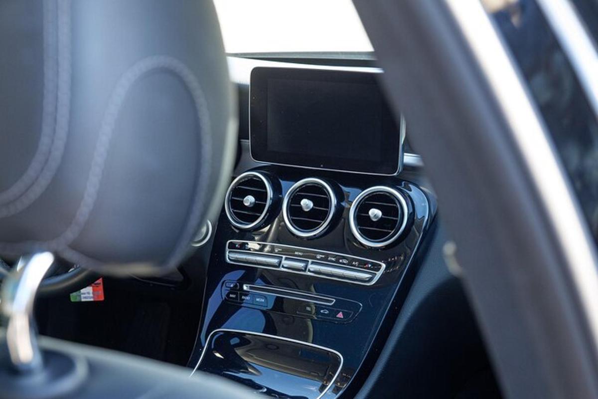 車のダッシュボードの眺め