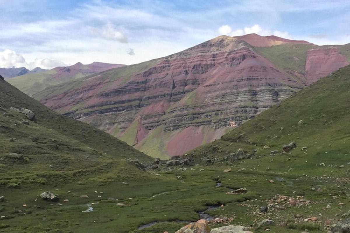 pemandangan banjaran gunung dengan lembah
