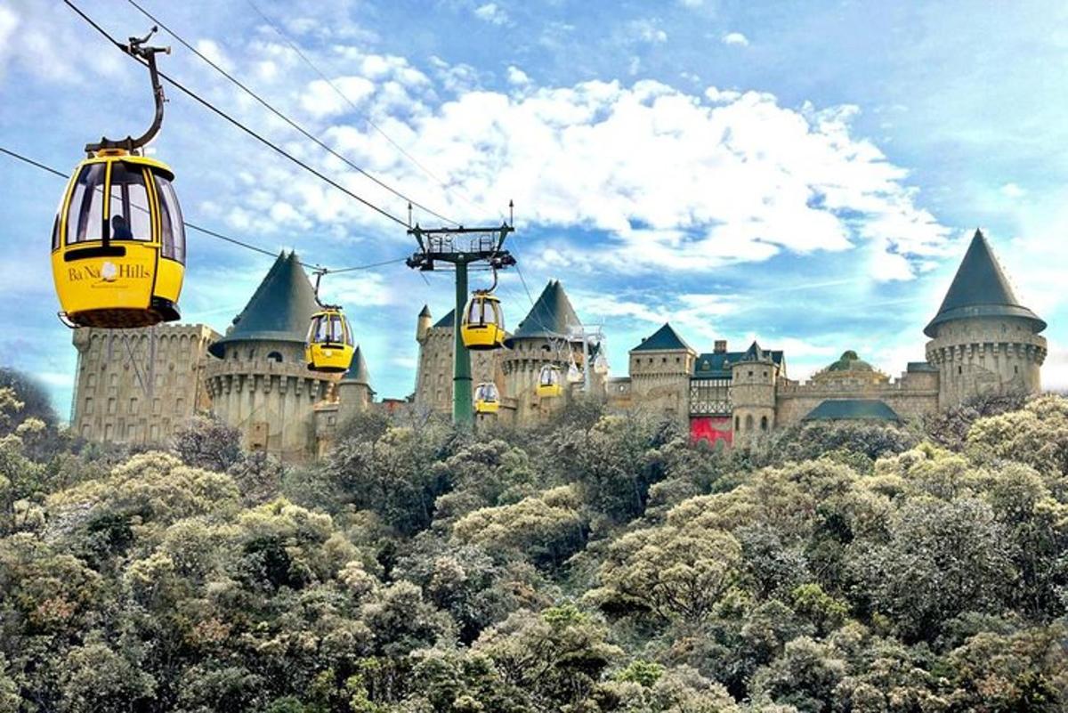 un giro in gondola davanti a un castello