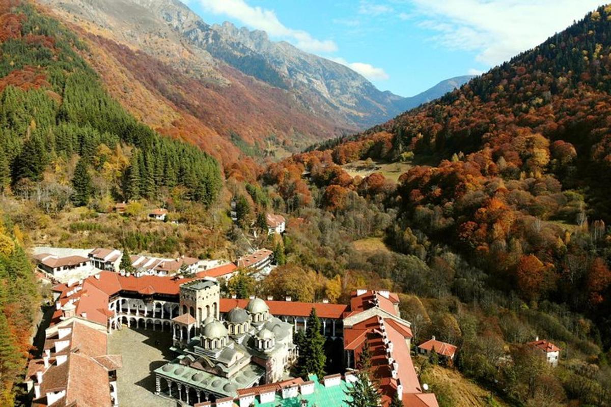 vista aèria d'una casa a la muntanya