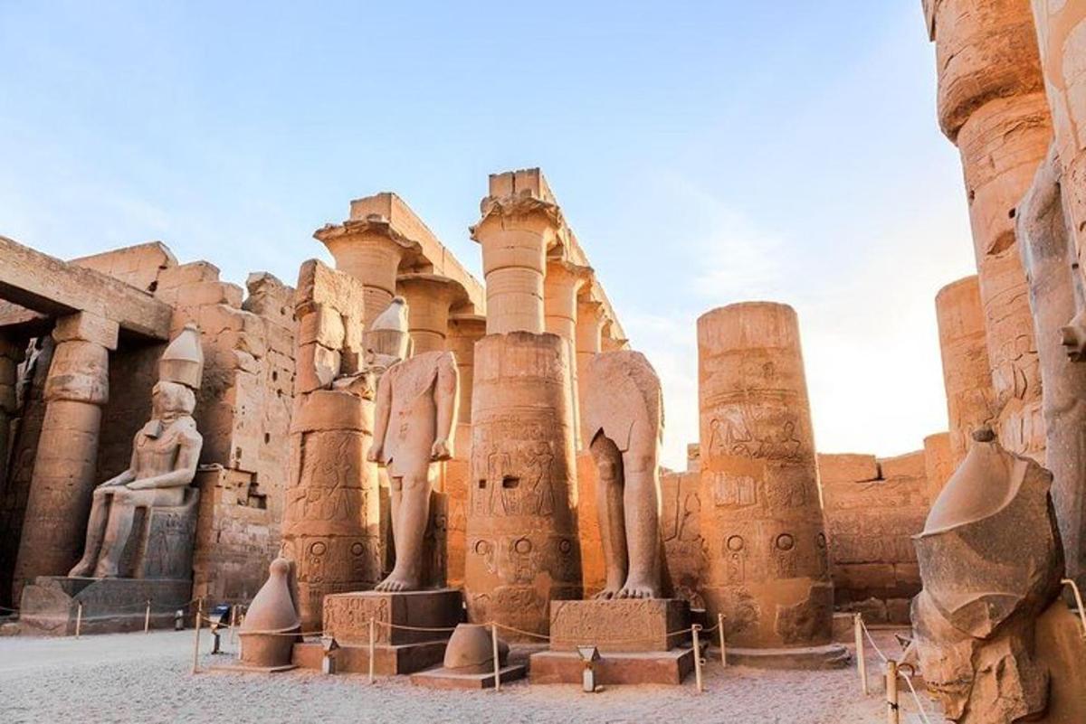 una vista de las ruinas del templo