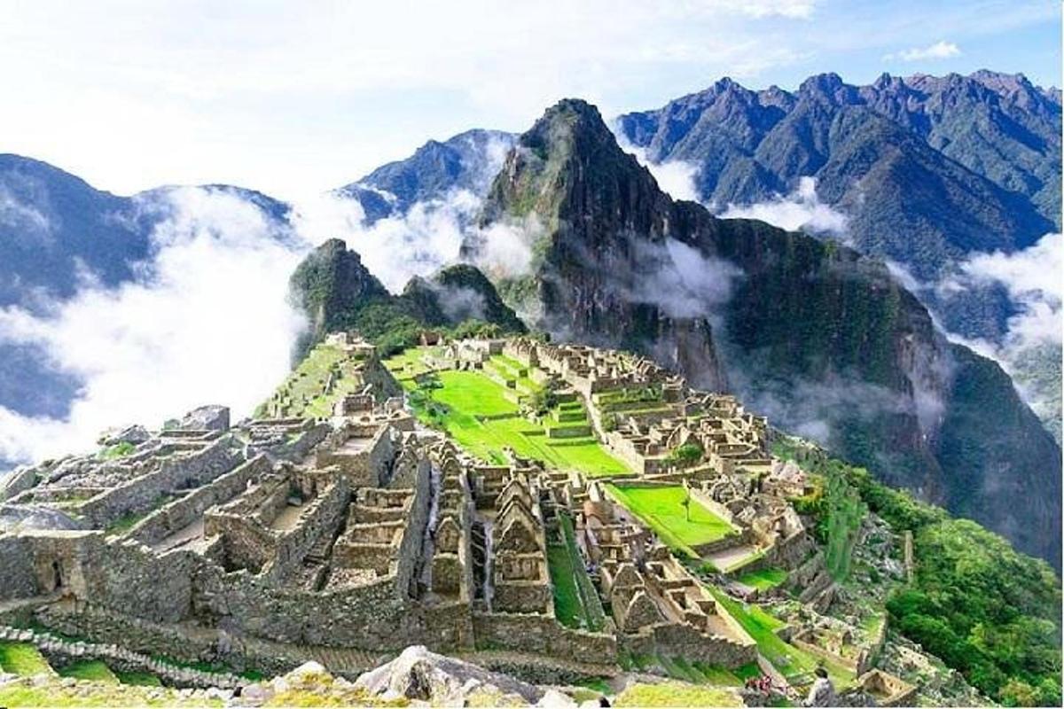 pohľad na ruiny Machu Picchu na hore