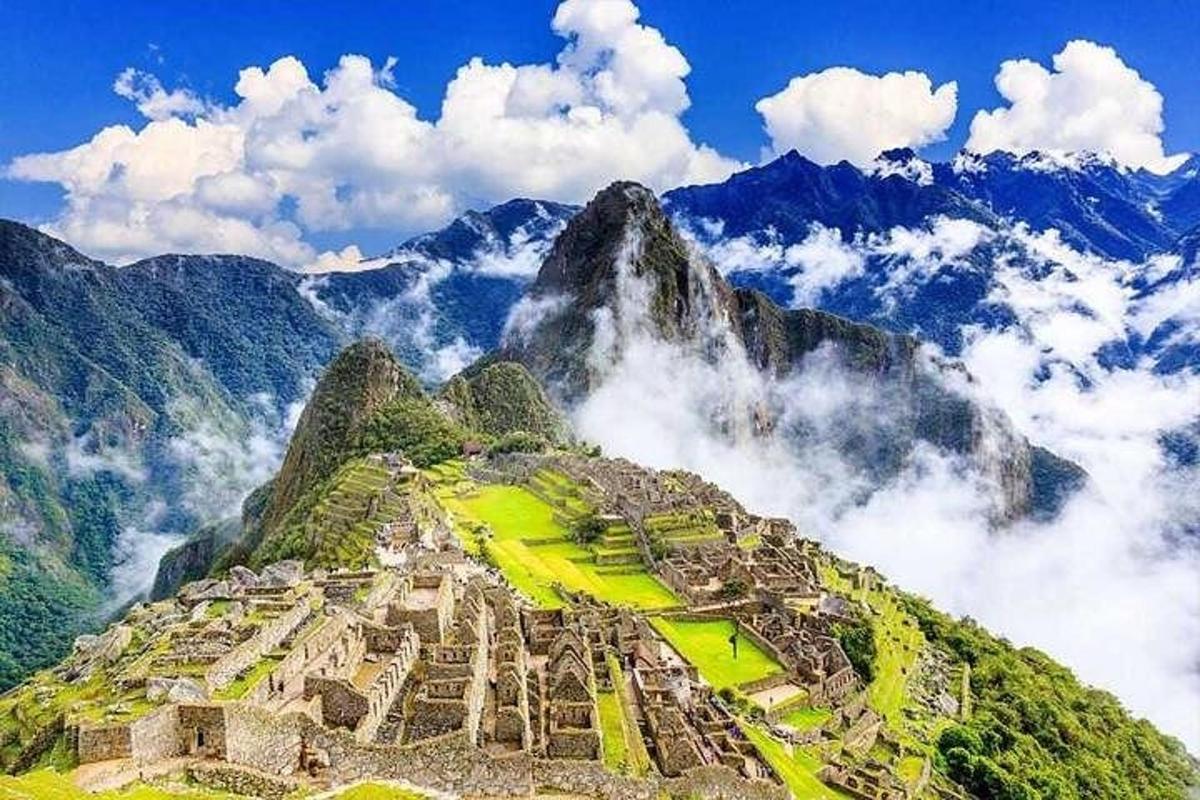 Útsýni yfir rústir Machu Picchu á fjalli