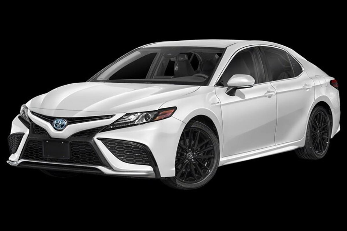 balts Lexus uz melna fona