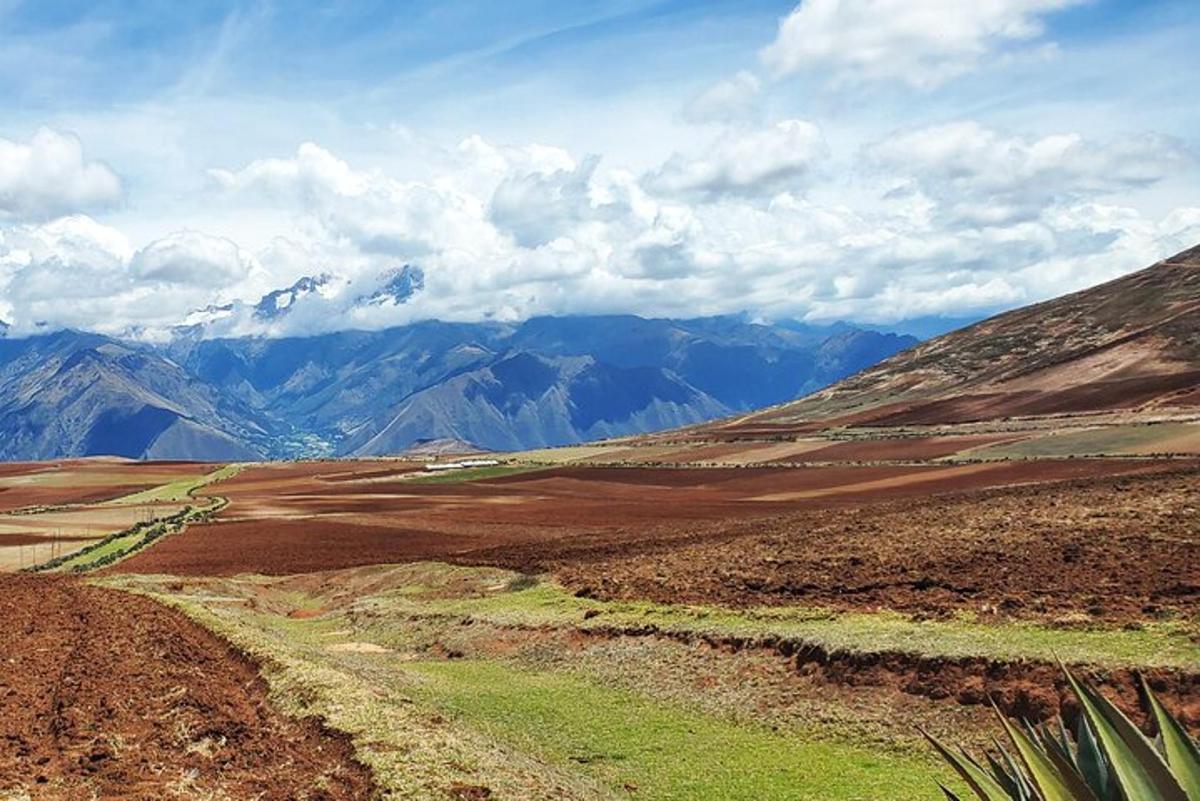 pemandangan banjaran gunung dengan latar belakang gunung