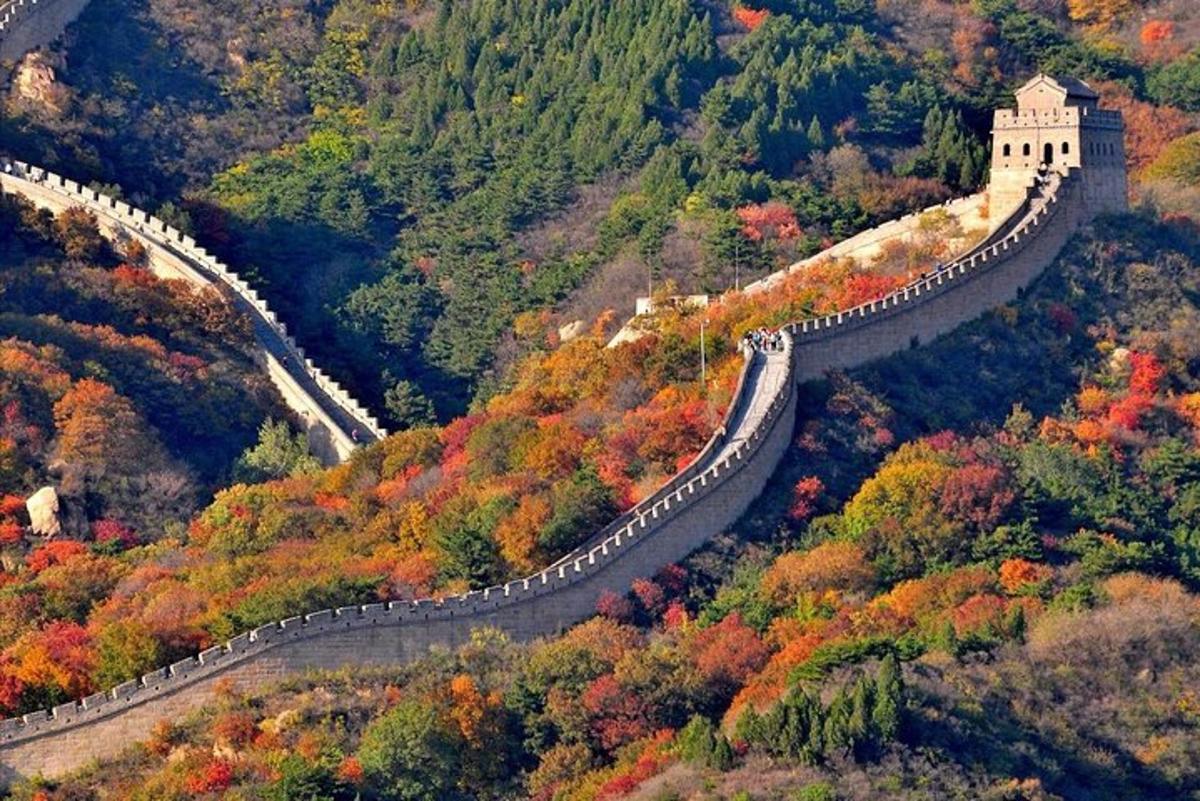 an image of the great wall in autumn