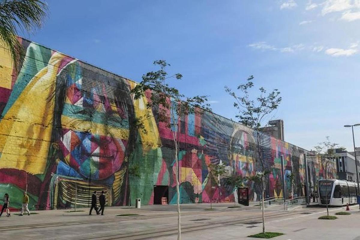 建筑物侧面的大型壁画