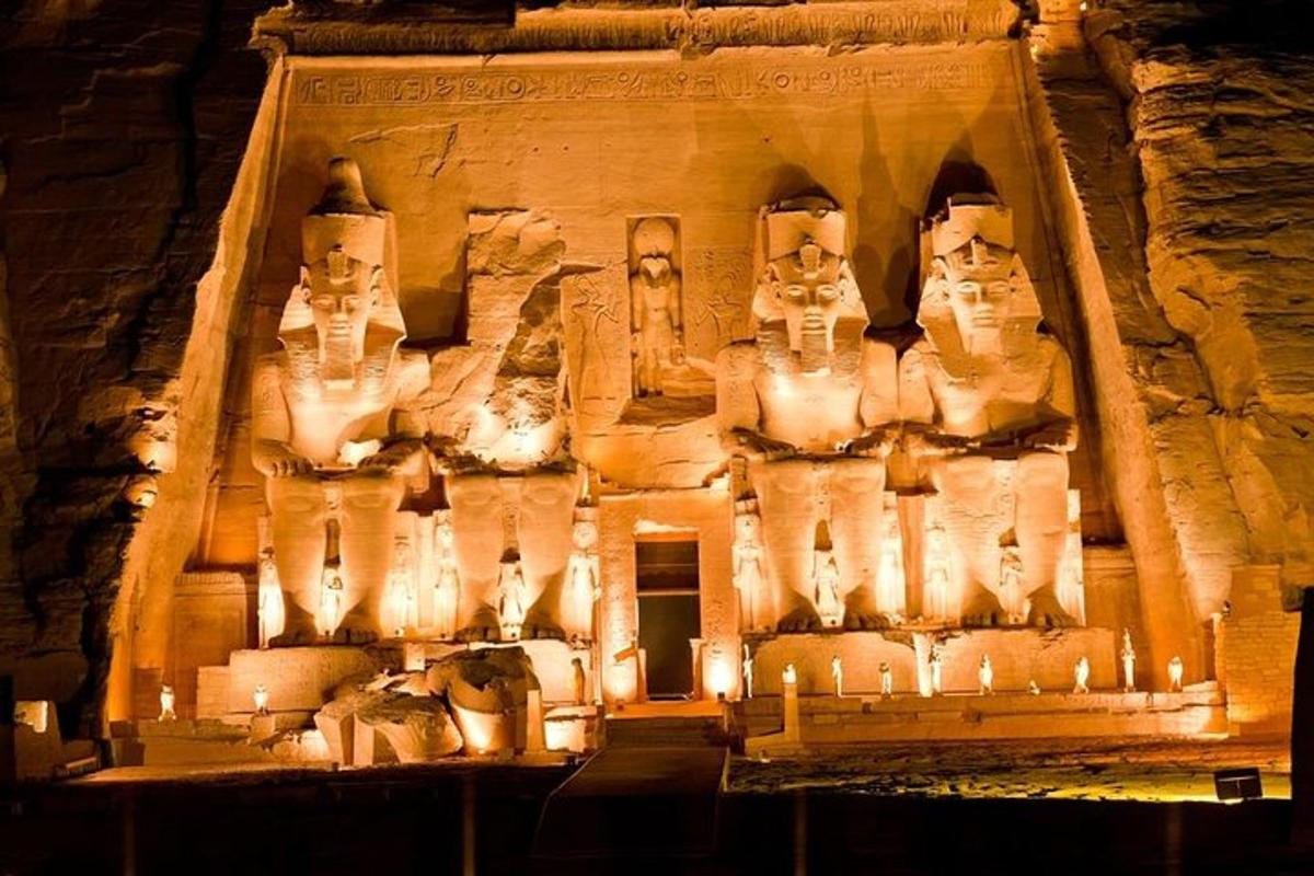 pameran kuil abu simbel pada waktu malam