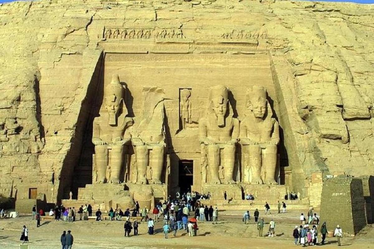 a group of people standing in front of anaraoh