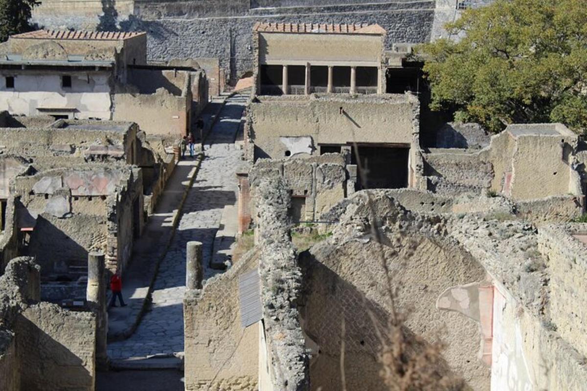 una vista aerea di una città antica con edifici