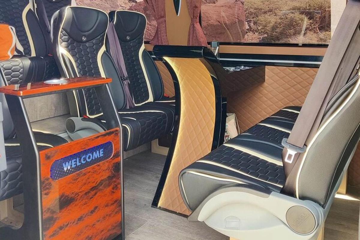 sēdekļu rinda autobusā