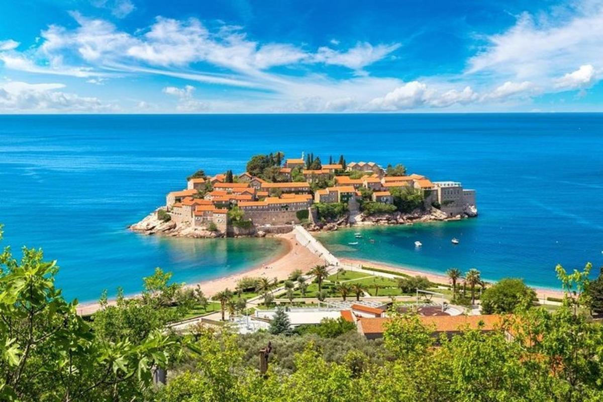 otok sredi vodnega telesa