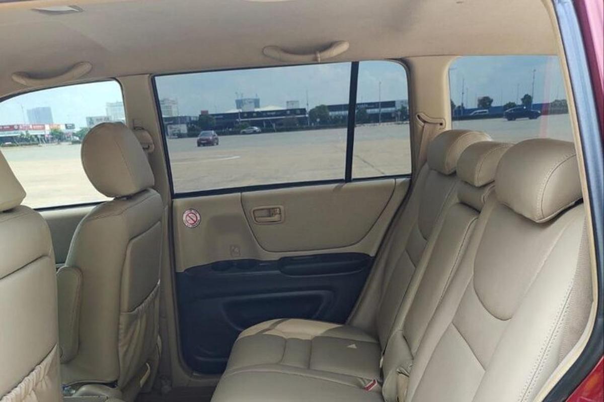 pemandangan tempat duduk belakang kereta