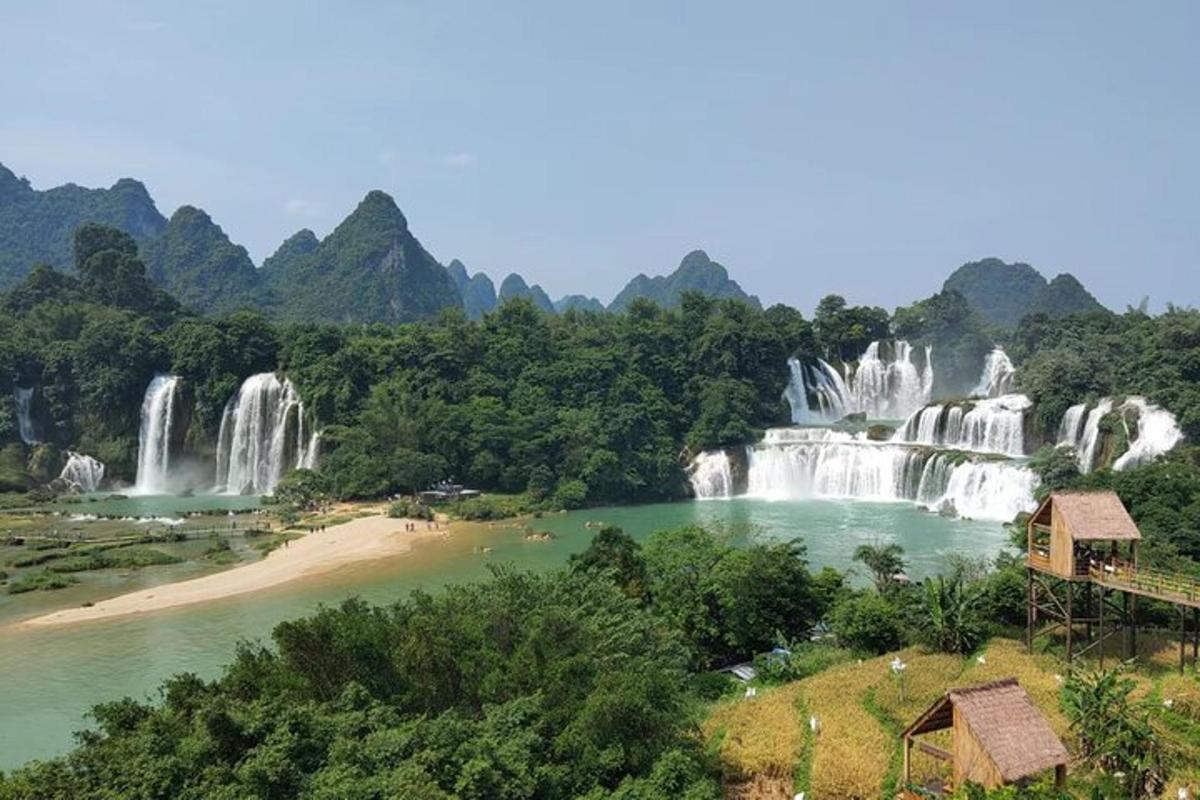 瀑布和水体的景色